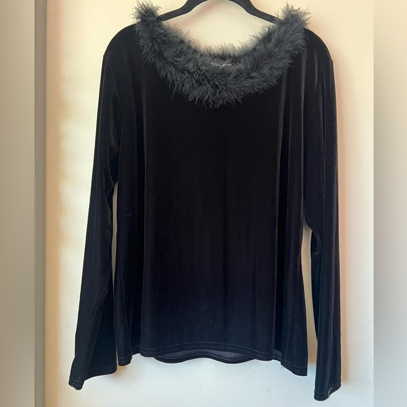 Vintage Zenobia Feather Neckline Velvet Velour top in Black. Size L - Picture 2 of 7